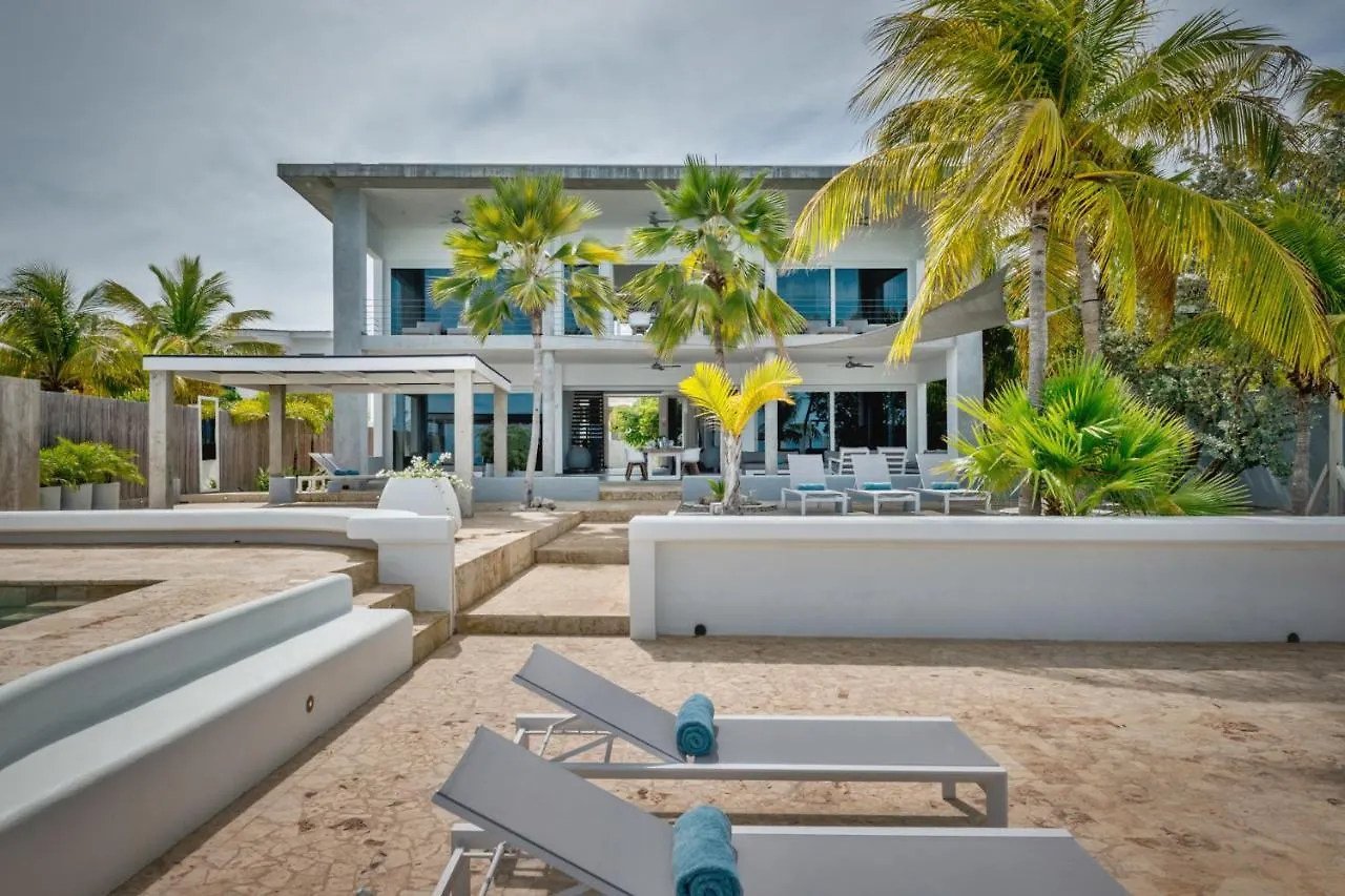 Villa Atlantis