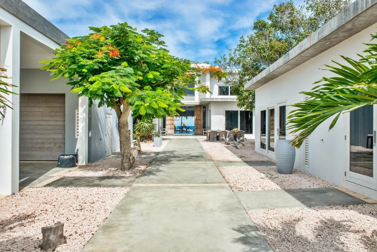 Villa Atlantis
