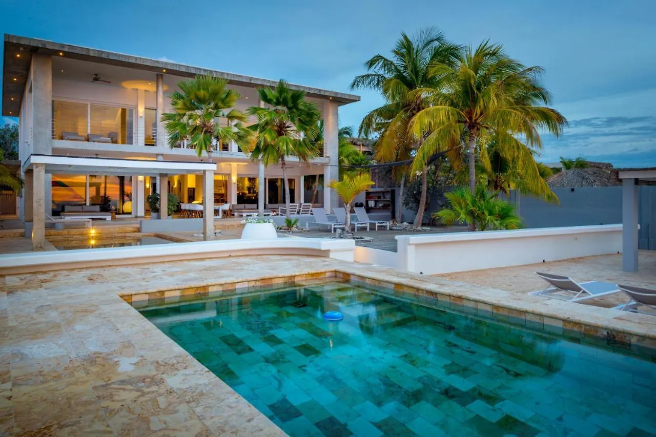 Villa Atlantis